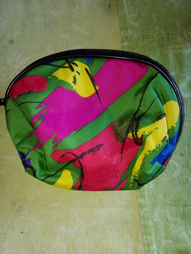 Neceser de mano estampado
