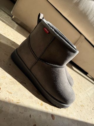 Botita Levi's gris