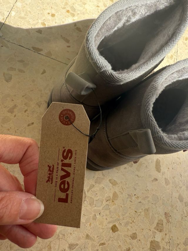 Botita Levi's gris
