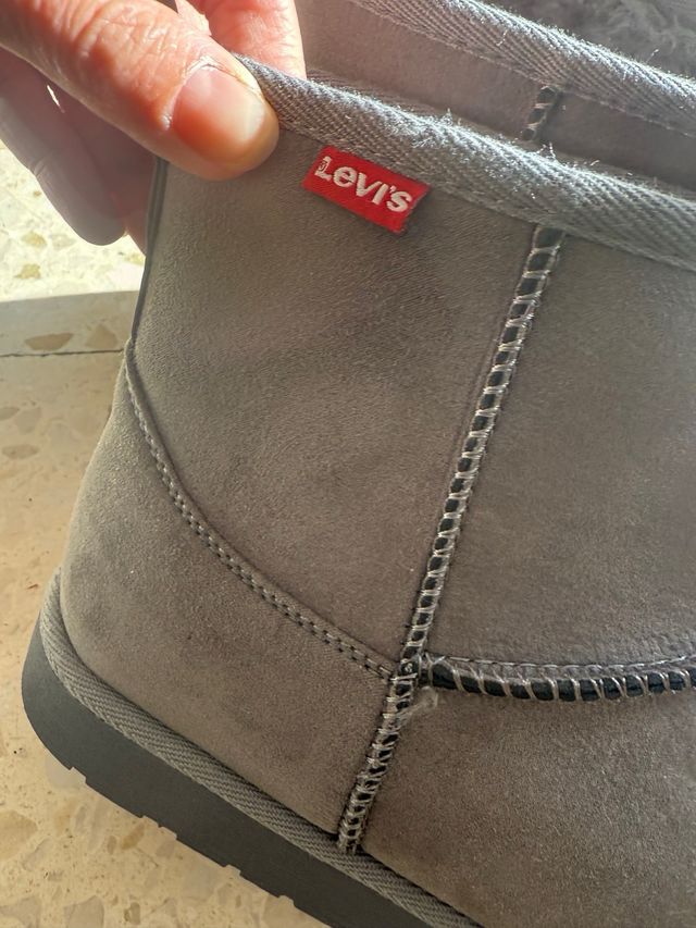 Botita Levi's gris
