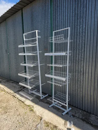 Estantería blanca para tienda