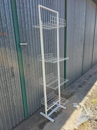 Estantería blanca para tienda