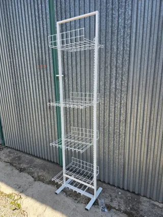 Estantería blanca para tienda