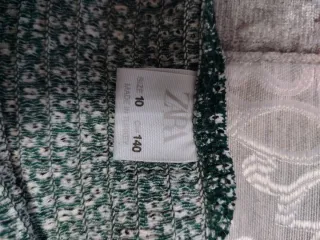 Falda verde con short con estampado floral blanco