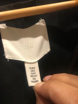 Abrigo negro de pelo estilo oversize