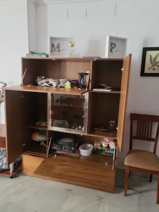 Mueble salón madera y cristal