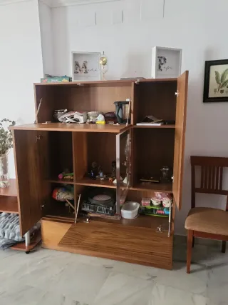 Mueble salón madera y cristal