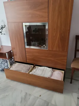 Mueble salón madera y cristal