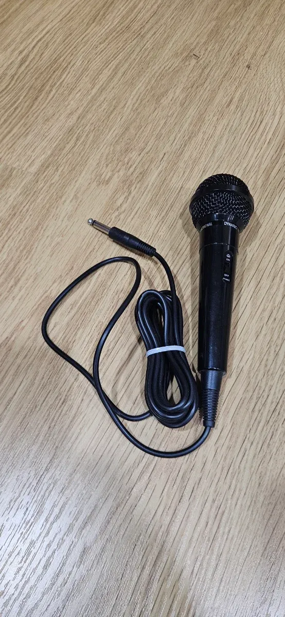 Micrófono vintage con cable