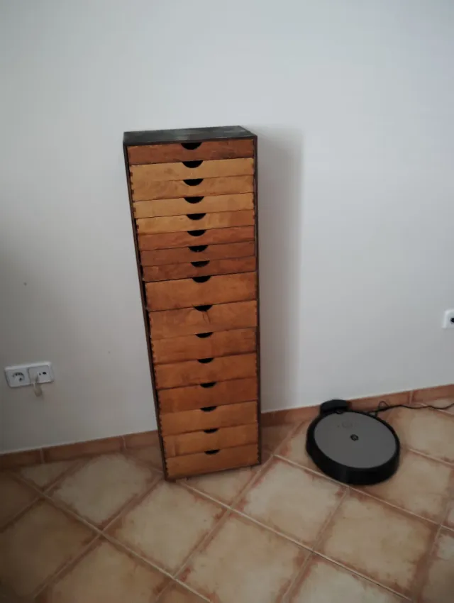 Joyero de madera con 15 cajones