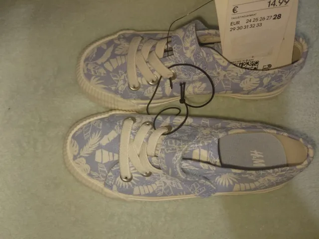 Lote 4 pares zapatillas de niña talla 28. Nuevas