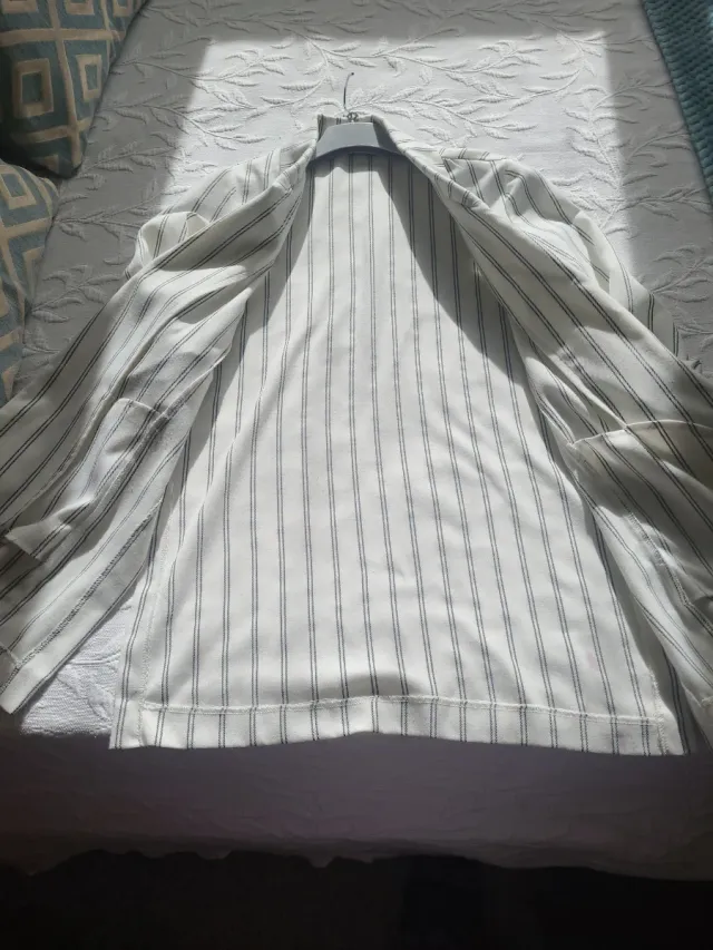 Chaqueta americana rayas blanco roto y negro