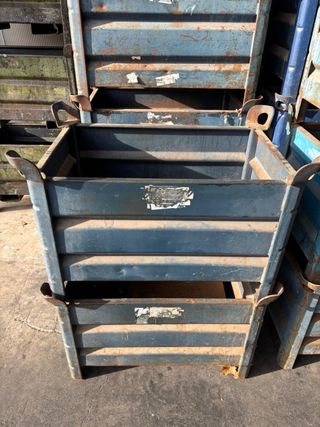 Contenedores de almacenaje apilables