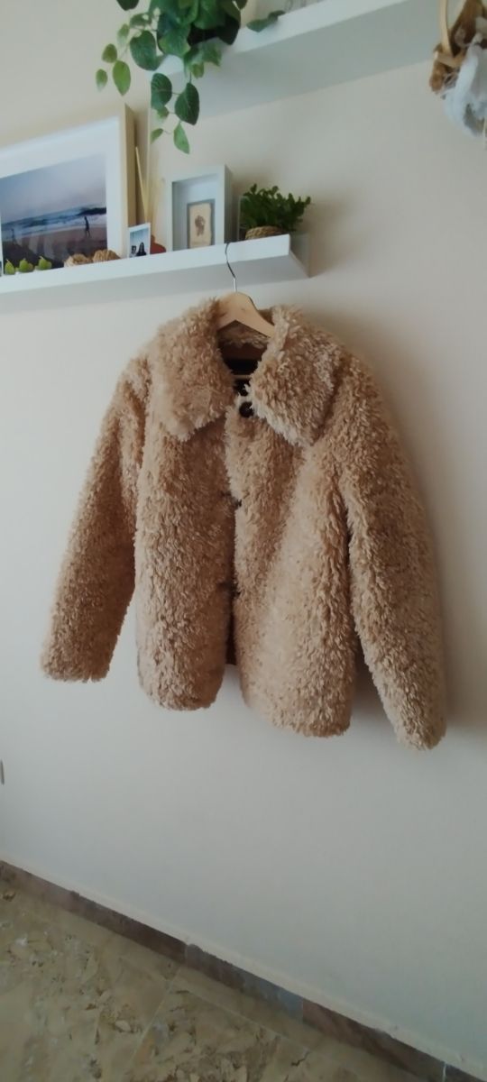 Chaquetón pelo beige