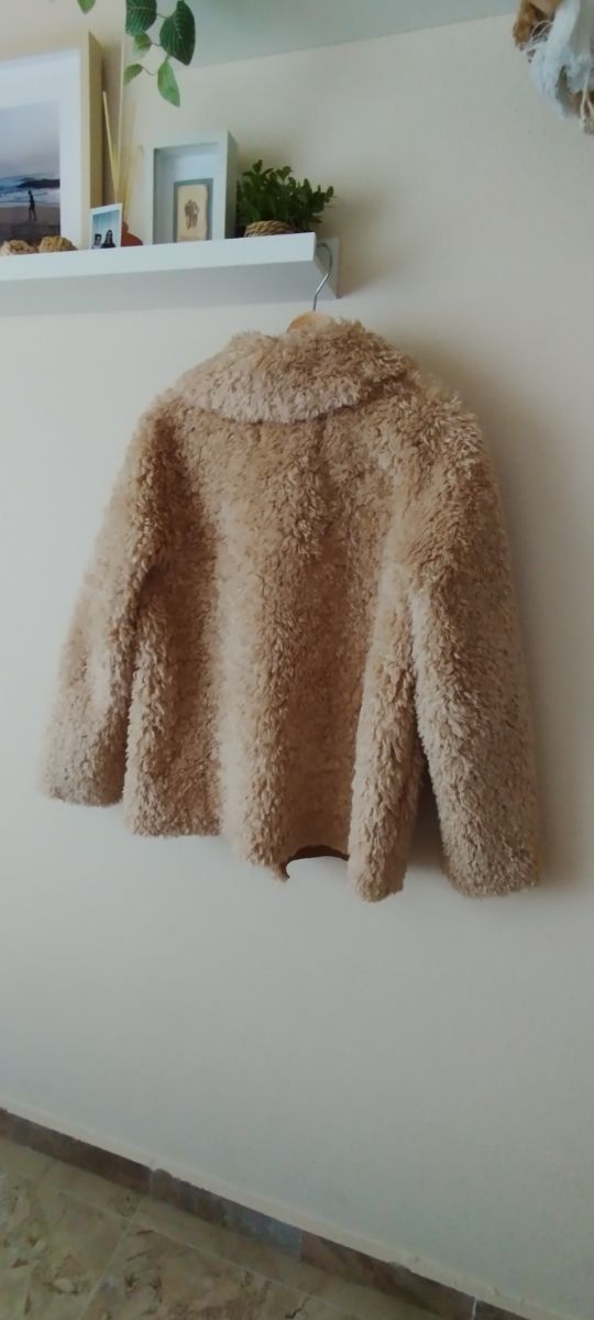 Chaquetón pelo beige