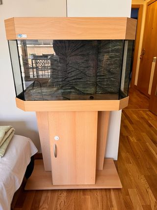 Acuario Eheim 140L con mueble