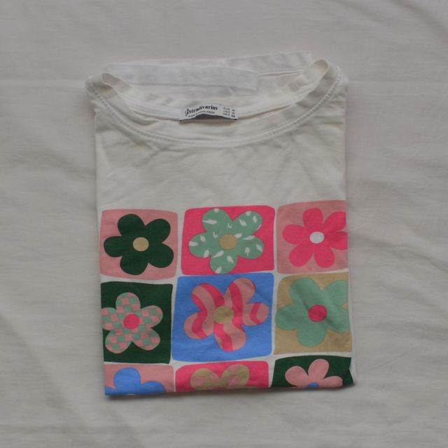 Camiseta Stradivarius flores talla M