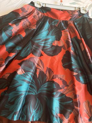 Falda asimétrica floral talla única