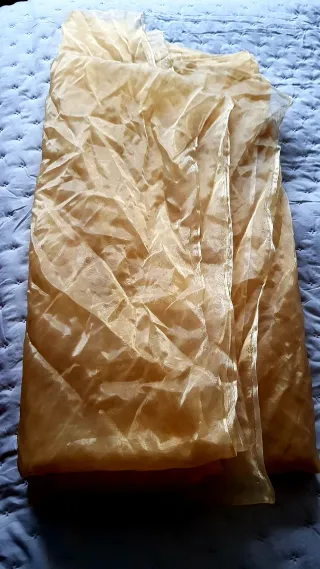 Tela sedosa irisada dorada