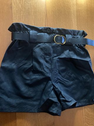 Pantaloncini neri donna con cintura