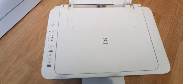 Impresora Canon Blanca con Escáner