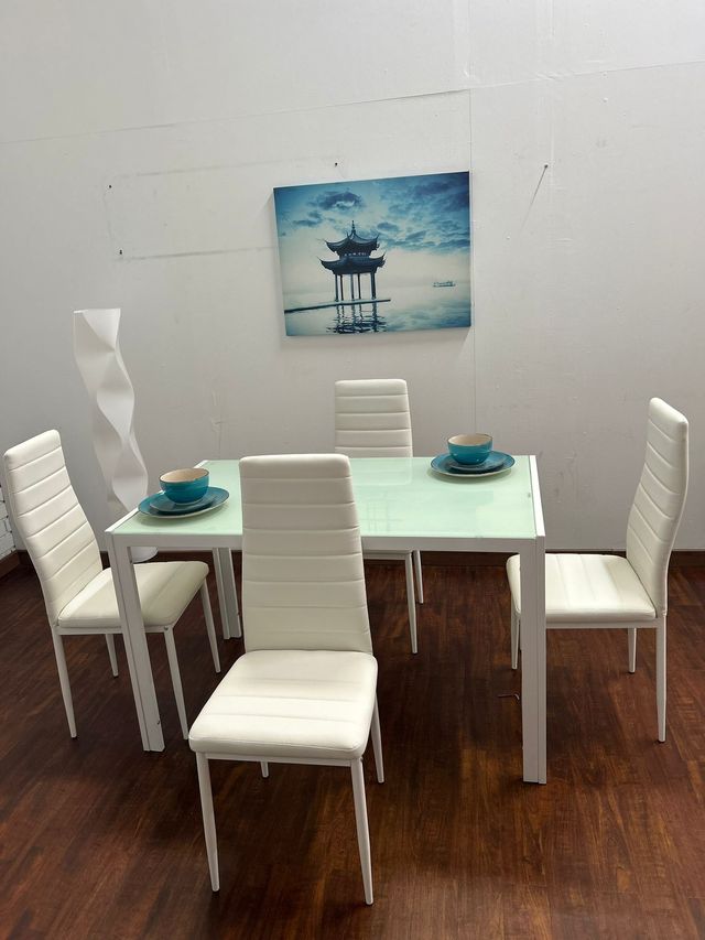 Mesa de jantar branca com 4 cadeiras NOVA
