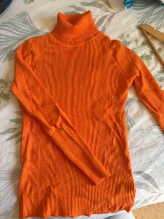 Jersey naranja cuello vuelto