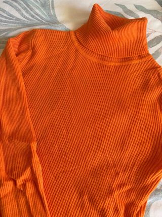 Jersey naranja cuello vuelto