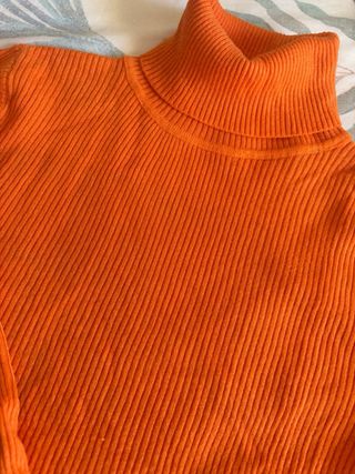 Jersey naranja cuello vuelto