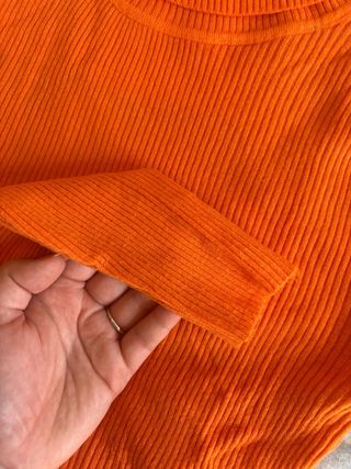 Jersey naranja cuello vuelto