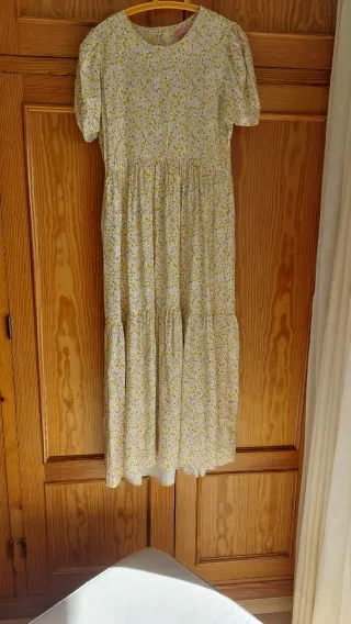 Vestido floral blanco y amarillo