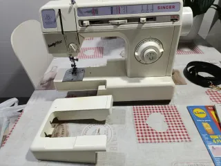 Máquina de coser Singer eléctrica.
