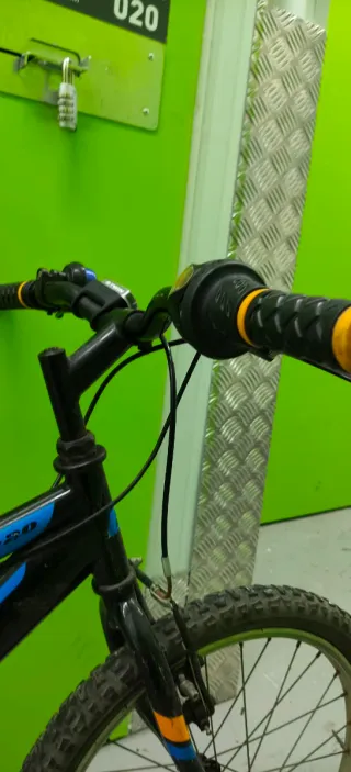 Bicicleta junior negra y azul, 20 pulgadas