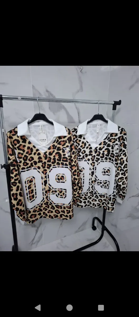 Camisetas con estampado de leopardo y número 09