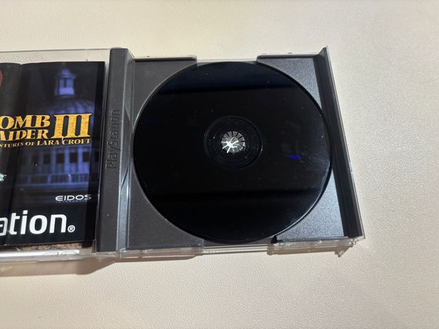 Tomb Raider III PS1 PAL Completo + Manual