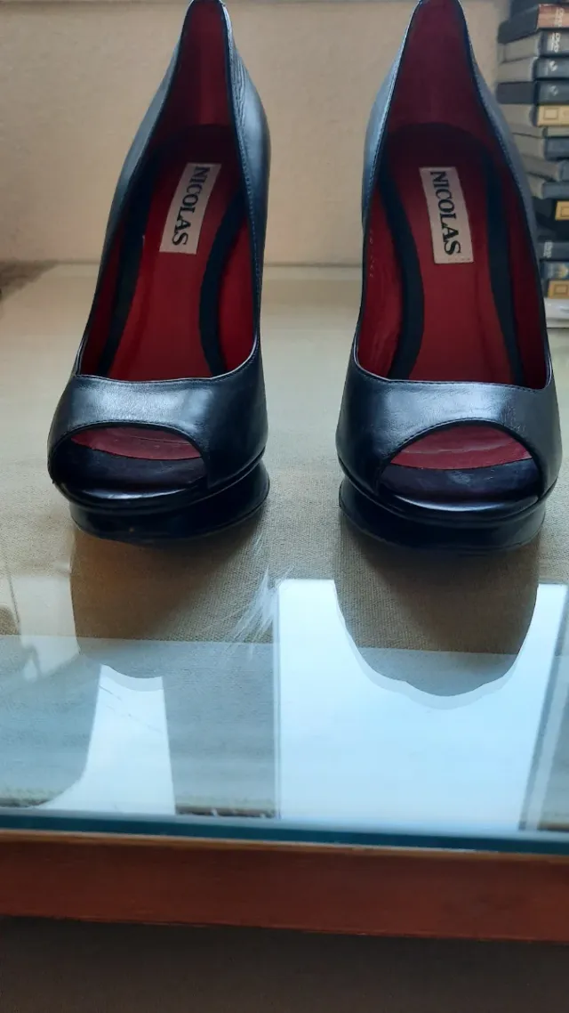 Zapatos Negros Tacón Alto NICOLAS Peep Toe