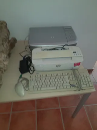 2 stampanti, tastiera e mouse funzionanti