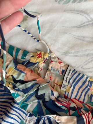 Top asimétrico estampado tropical Stradivarius