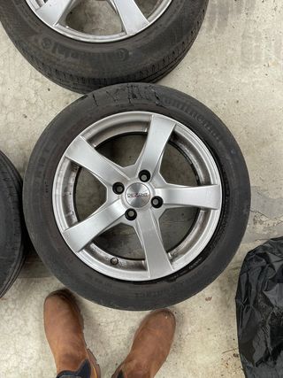 Llantas Dezent RE 6x15 ET25 y Neumáticos