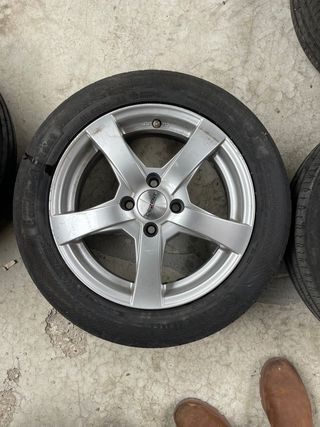 Llantas Dezent RE 6x15 ET25 y Neumáticos