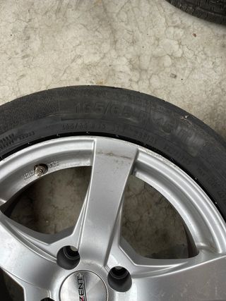 Llantas Dezent RE 6x15 ET25 y Neumáticos