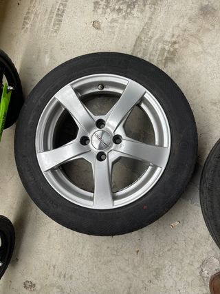 Llantas Dezent RE 6x15 ET25 y Neumáticos