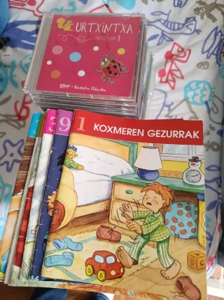 CDs Urtxintxa y Libros Infantiles
