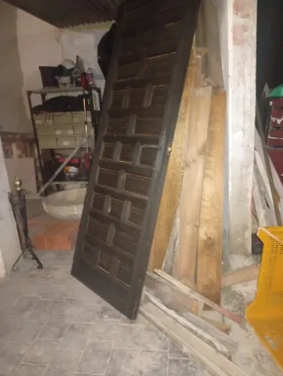 Puerta de madera rústica