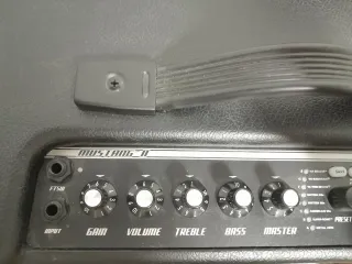 Amplificador Fender mustang II