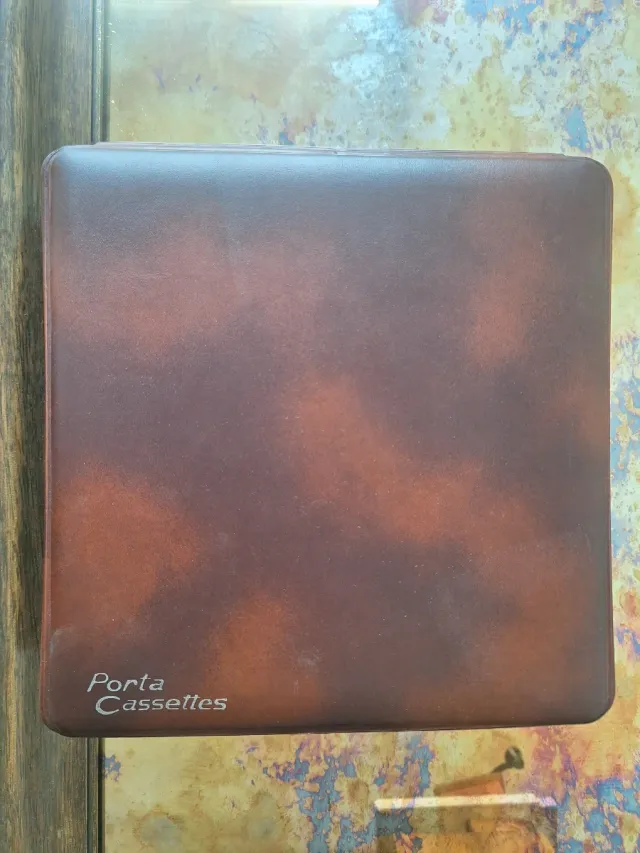 Porta Cassetes Vintage Rojo