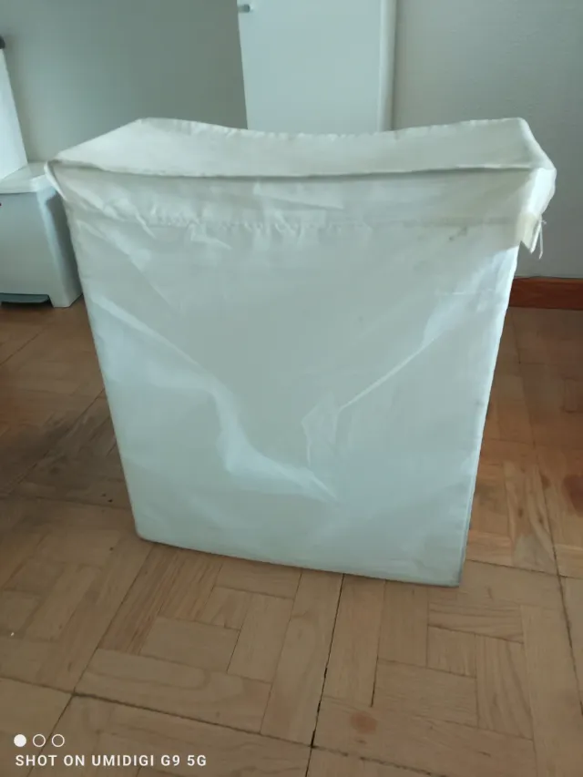 Cesta plegable ropa limpia/sucia.