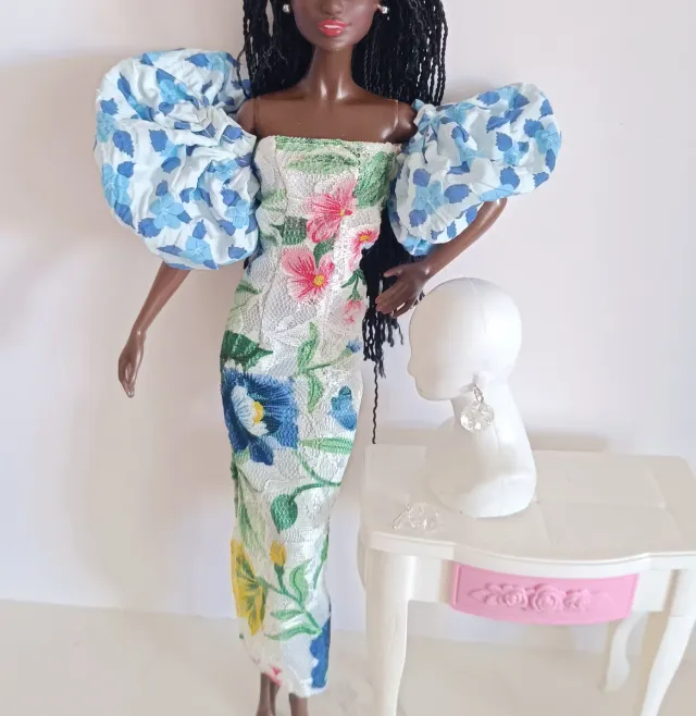 Vestido y pendientes Barbie florales