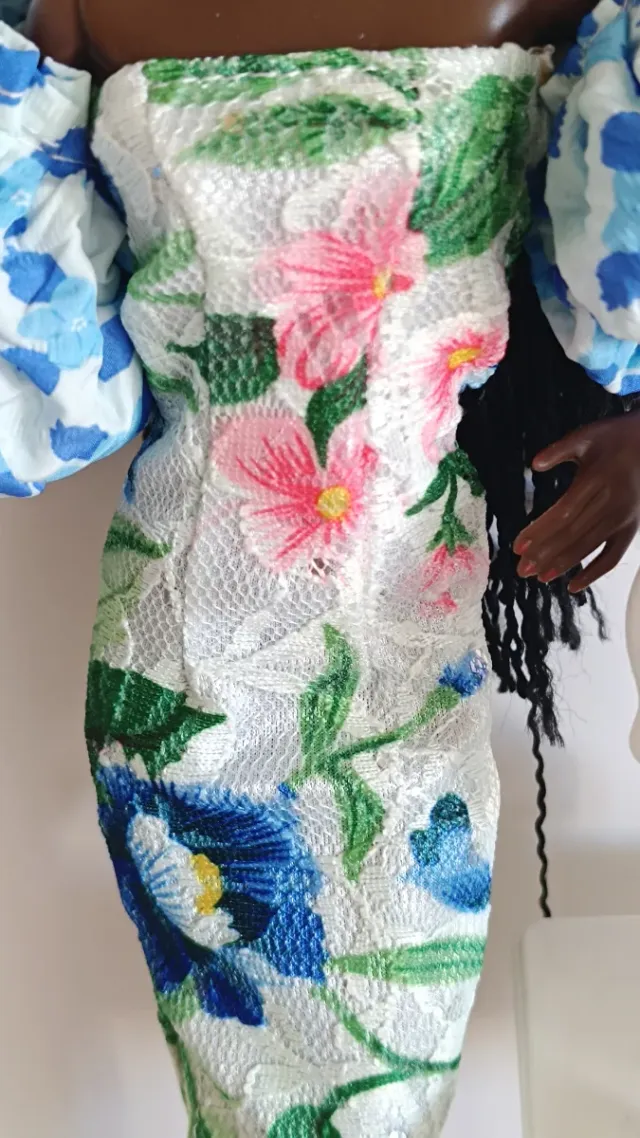 Vestido y pendientes Barbie florales