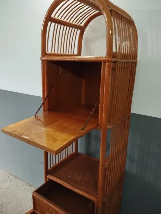 Armario de mimbre con arco